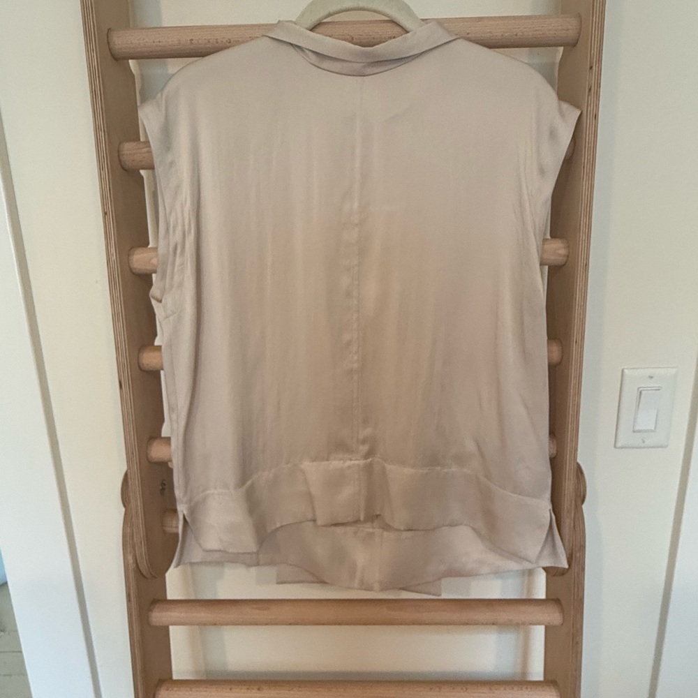 Everlane Sleeveless Satin-Feel Shell Top in Light Beige